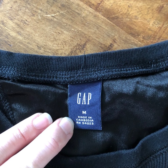 GAP Black Tee with Button Sleeve Detail - Size M - Picture 4 of 6